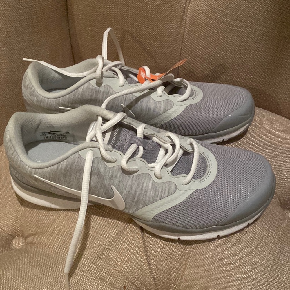 Nike comfort footbed shoes